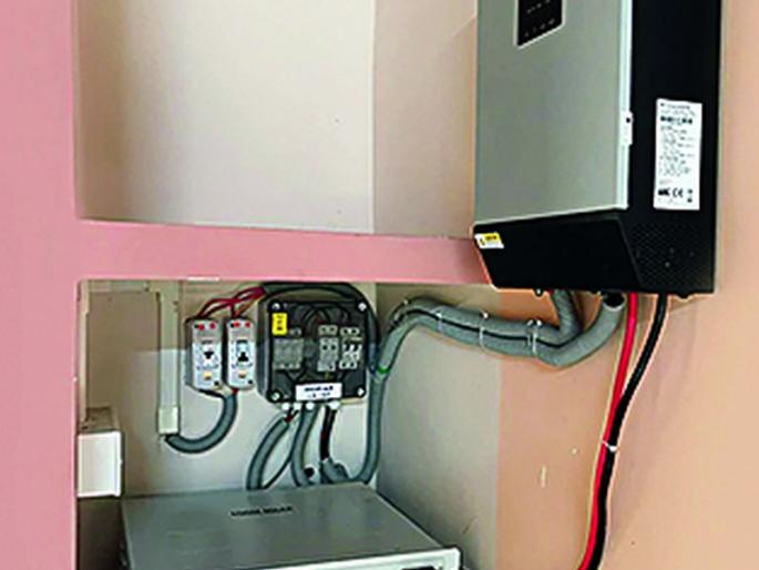 Can't go out because of the sun; I can't even sit at home due to lack of electricity | उन्हामुळे बाहेर जाता येईना; वीज नसल्याने घरीही बसता येईना Can't go out because of the sun; I can't even sit at home due to lack of electricity | उन्हामुळे बाहेर जाता येईना; वीज नसल्याने घरीही बसता येईना