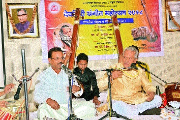 Closing of classical well-known Devgiri Music Festival in Aurangabad | औरंगाबादेत शास्त्रीय सुरावटीने देवगिरी संगीत महोत्सवाचा समारोप Closing of classical well-known Devgiri Music Festival in Aurangabad | औरंगाबादेत शास्त्रीय सुरावटीने देवगिरी संगीत महोत्सवाचा समारोप