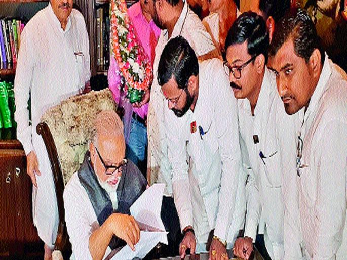 In the 'Sarathi' case, the Revolutionary Army is aggressive | ‘सारथी’ प्रकरणात छावा क्रांतिवीर सेना आक्रमक In the 'Sarathi' case, the Revolutionary Army is aggressive | ‘सारथी’ प्रकरणात छावा क्रांतिवीर सेना आक्रमक