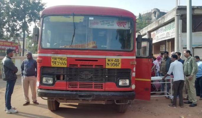 'She' delivered a baby in ST bus; The help provided by the traveling women | ‘ती’ झाली एसटी बसमध्ये प्रसूत; प्रवासी महिलांनी केली मदत 'She' delivered a baby in ST bus; The help provided by the traveling women | ‘ती’ झाली एसटी बसमध्ये प्रसूत; प्रवासी महिलांनी केली मदत