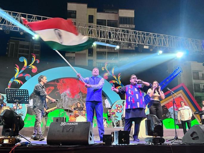 Shankar Mahadevan and Marathi Bani's program is crowded with fans in miraroad | शंकर महादेवन व मराठी बाण्याच्या कार्यक्रमास रसिक प्रेक्षकांची गर्दी Shankar Mahadevan and Marathi Bani's program is crowded with fans in miraroad | शंकर महादेवन व मराठी बाण्याच्या कार्यक्रमास रसिक प्रेक्षकांची गर्दी