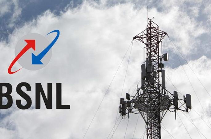 Even at the threshold of voluntary retirement, eight thousand employees were being persecuted in BSNL | स्वेच्छानिवृत्तीच्या उंबरठ्यावरही आठ हजार कर्मचाऱ्यांना छळणार जात Even at the threshold of voluntary retirement, eight thousand employees were being persecuted in BSNL | स्वेच्छानिवृत्तीच्या उंबरठ्यावरही आठ हजार कर्मचाऱ्यांना छळणार जात
