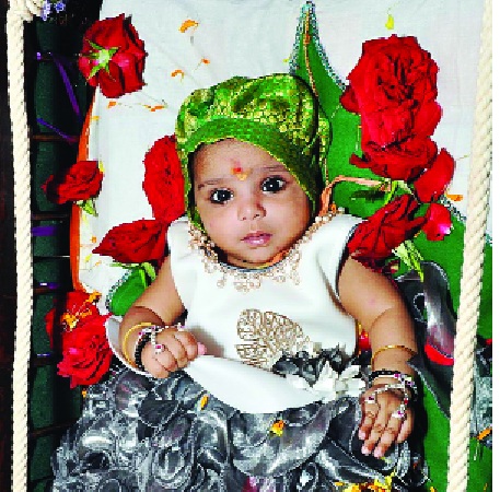 Welcome to the birth of a baby's birth: the holidays; Fireworks fireworks | नातीच्या जन्माचे स्वागत सवाद्य गृहप्रवेश : फुलांच्या पायघड्या; फटाक्यांची आतषबाजी  Welcome to the birth of a baby's birth: the holidays; Fireworks fireworks | नातीच्या जन्माचे स्वागत सवाद्य गृहप्रवेश : फुलांच्या पायघड्या; फटाक्यांची आतषबाजी