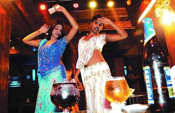 Dance bar in the name of 'Orchestra' in Nagpur | उपराजधानीत ‘ऑर्केस्ट्रा’च्या आड सुरू आहे ‘छम-छम’ Dance bar in the name of 'Orchestra' in Nagpur | उपराजधानीत ‘ऑर्केस्ट्रा’च्या आड सुरू आहे ‘छम-छम’