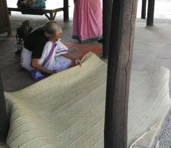 Sitting mats of Gandhi era are still safe in Sewagram ashram | सेवाग्राम आश्रमात आजही जपल्या जातात गांधीजींच्या काळातील शिंदोळ्याच्या चटया