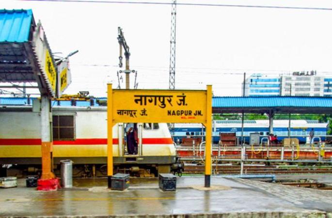 70 lakh cash and 25 lakh jewellery seized in nagpur station | ७० लाखांची रोकड अन् २५ लाखांचे दागिने जप्त 70 lakh cash and 25 lakh jewellery seized in nagpur station | ७० लाखांची रोकड अन् २५ लाखांचे दागिने जप्त