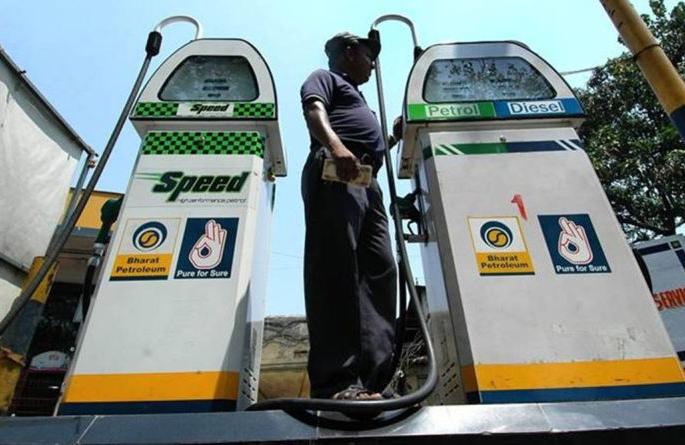 Petrol likely to go up to Rs 100! in Nagpur | नागपुरात पेट्रोल १०० रुपयांवर जाण्याची शक्यता! Petrol likely to go up to Rs 100! in Nagpur | नागपुरात पेट्रोल १०० रुपयांवर जाण्याची शक्यता!