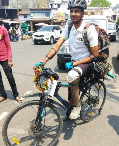 Divyaag Pradipkumar's ten thousand km cycling journey | दिव्यांग प्रदीपकुमारचा दहा हजार किमीचा सायकल प्रवास Divyaag Pradipkumar's ten thousand km cycling journey | दिव्यांग प्रदीपकुमारचा दहा हजार किमीचा सायकल प्रवास