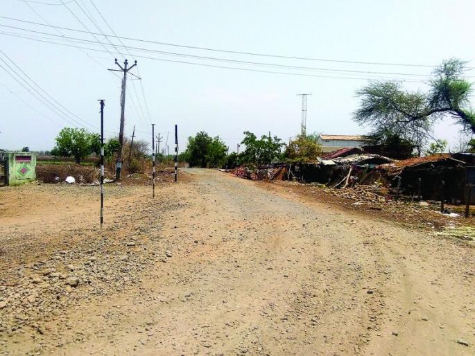 Pradhan Mantri Gram Sadak Yojana; The route discovered to save tolls | प्रधानमंत्री ग्राम सडक योजना; टोल वाचविण्यासाठी शोधला मार्ग Pradhan Mantri Gram Sadak Yojana; The route discovered to save tolls | प्रधानमंत्री ग्राम सडक योजना; टोल वाचविण्यासाठी शोधला मार्ग