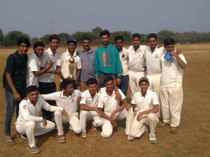 Kolhapur: Shreeraj Chavan's 10 wickets, 125 runs from Yash Patil, for Malti Patil Cup 'Mogane Sahara' | कोल्हापूर : मालती पाटील चषक ‘ मोगणे सहारा’ कडे, यश पाटीलच्या १२५ धावा, श्रीराज चव्हाणचे १० बळी Kolhapur: Shreeraj Chavan's 10 wickets, 125 runs from Yash Patil, for Malti Patil Cup 'Mogane Sahara' | कोल्हापूर : मालती पाटील चषक ‘ मोगणे सहारा’ कडे, यश पाटीलच्या १२५ धावा, श्रीराज चव्हाणचे १० बळी