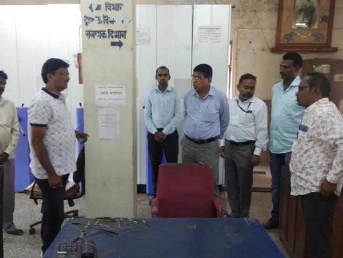 Action against outgoing employees: Commissioner's warning | वारंवार बाहेर जाणाऱ्या कर्मचाऱ्यांवर कारवाई :आयुक्तांचा इशारा Action against outgoing employees: Commissioner's warning | वारंवार बाहेर जाणाऱ्या कर्मचाऱ्यांवर कारवाई :आयुक्तांचा इशारा