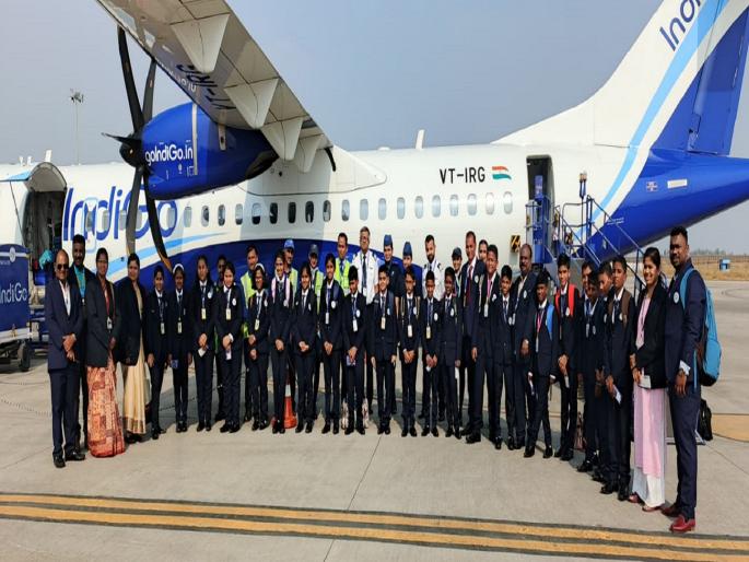 Students from Kolhapur Municipal Corporation schools leave for Bangalore from Kolhapur airport to visit ISRO | कोल्हापूर महानगरपालिका शाळेतील विद्यार्थ्यांची इस्रोकडे भरारी Students from Kolhapur Municipal Corporation schools leave for Bangalore from Kolhapur airport to visit ISRO | कोल्हापूर महानगरपालिका शाळेतील विद्यार्थ्यांची इस्रोकडे भरारी