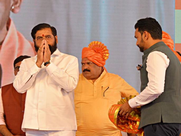 Chief Minister Eknath Shinde in secret discussion with MPs, MLAs after inauguration ceremony of terminal building at Kolhapur airport | Kolhapur: मुख्यमंत्र्यांची खासदार, आमदारांसोबत गुप्त चर्चा