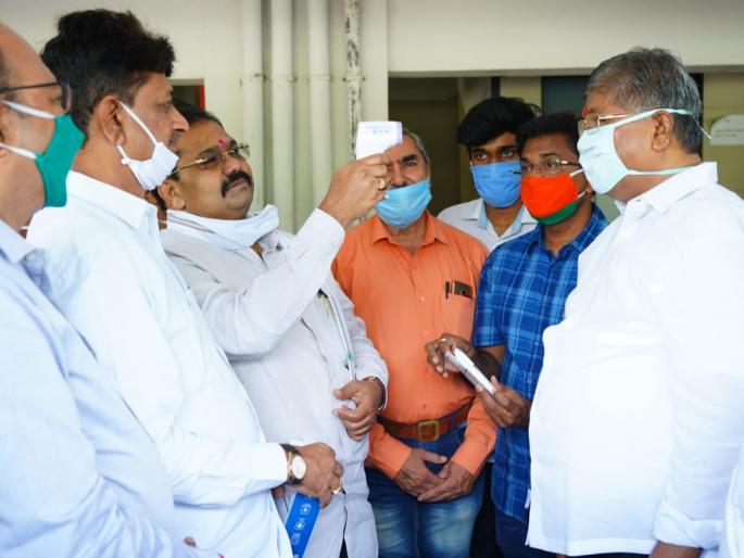 There should be a high level inquiry into the purchase of health materials | आरोग्य साहित्यखरेदीची उच्चस्तरीय चौकशी व्हावी : चंद्रकांत पाटील