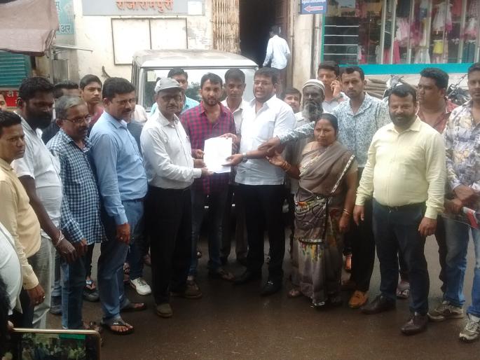 Cleanliness in the first lane of Rajarampuri | राजारामपुरी पहिल्या गल्लीत स्वच्छता करा, नागरिकांची निदर्शने