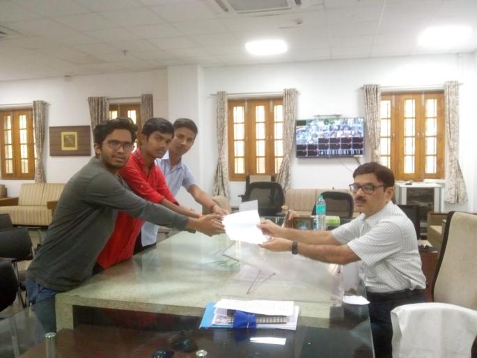 Kolhapur: demand for scholarships and problems in the hostel | कोल्हापूर : शिष्यवृत्ती, वसतिगृहातील समस्या मार्गी लावण्याची मागणी Kolhapur: demand for scholarships and problems in the hostel | कोल्हापूर : शिष्यवृत्ती, वसतिगृहातील समस्या मार्गी लावण्याची मागणी