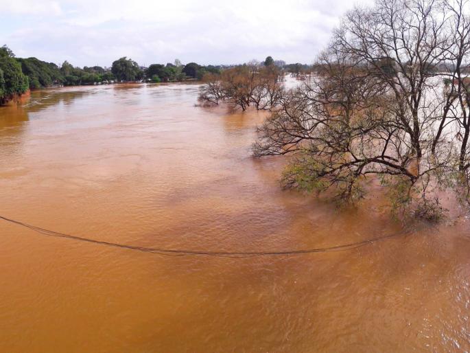The rain stopped, the dam was also reduced, two doors of Radhanagari closed | पाऊस थांबला, धरणातील विसर्गही घटला, राधानगरीचे दोन दरवाजे बंद The rain stopped, the dam was also reduced, two doors of Radhanagari closed | पाऊस थांबला, धरणातील विसर्गही घटला, राधानगरीचे दोन दरवाजे बंद