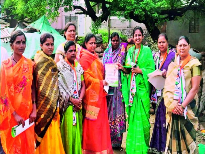 Maharashtra Election 2019 : dattatray bharne's wife active in promoting of husband at indapur | Maharashtra Election 2019 : इंदापूरमध्ये पतीच्या प्रचारासाठी सौभाग्यवती सक्रिय Maharashtra Election 2019 : dattatray bharne's wife active in promoting of husband at indapur | Maharashtra Election 2019 : इंदापूरमध्ये पतीच्या प्रचारासाठी सौभाग्यवती सक्रिय