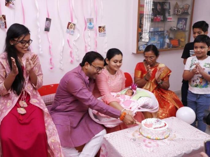 'Celebration' of girl's arrival on the red carpet | रेड कार्पेट टाकून मुलीच्या आगमनाचे ‘सेलिब्रेशन’ 'Celebration' of girl's arrival on the red carpet | रेड कार्पेट टाकून मुलीच्या आगमनाचे ‘सेलिब्रेशन’