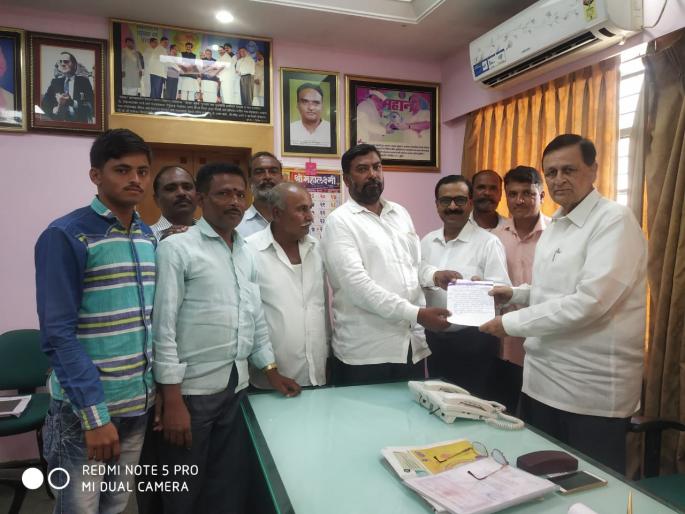 Announcement of bonuses rages against 'Gokul' of milk producers in Mirage | बोनस नाकारल्याने मिरजमधील दूध उत्पादकांचा ‘गोकुळ’समोर संताप Announcement of bonuses rages against 'Gokul' of milk producers in Mirage | बोनस नाकारल्याने मिरजमधील दूध उत्पादकांचा ‘गोकुळ’समोर संताप