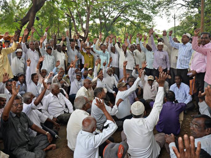 Demonstrations for retired employees for 90 pensions | निवृत्त कर्मचाऱ्यांना ९०००पेन्शनसाठी निदर्शने