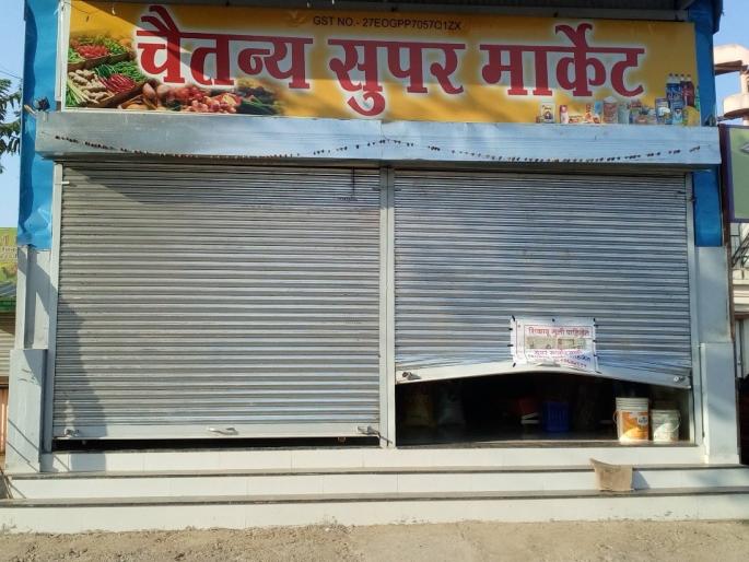 Kolhapur: A gang of thieves, two shops in the Sanane Guruji colony | कोल्हापूर : सानेगुरुजी वसाहत परिसरात चोरट्यांचा धुमाकूळ, दोन सराफ दुकाने फोडली Kolhapur: A gang of thieves, two shops in the Sanane Guruji colony | कोल्हापूर : सानेगुरुजी वसाहत परिसरात चोरट्यांचा धुमाकूळ, दोन सराफ दुकाने फोडली