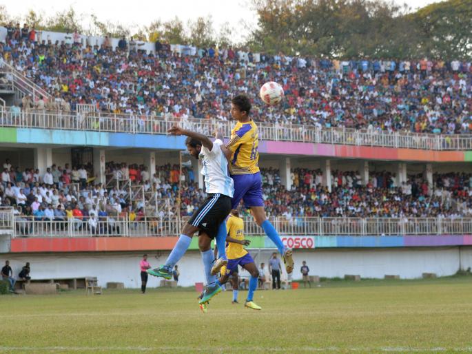 Kolhapur: In the 'High Voltage' football match, 'PTM' - 'Dillabahar' | कोल्हापूर :  ‘हाय व्होल्टेज’ फुटबॉल  सामन्यात ‘पीटीएम’ची-‘दिलबहार’वर मात