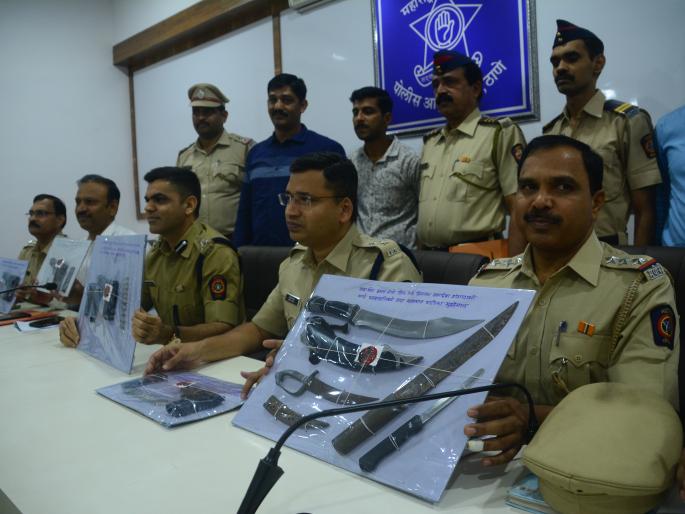 Gang arrested for murder: loot and extortion with the fear of weapon | लुटमारीसाठी खून, खूनाचा प्रयत्न करणारी सशस्त्र टोळी भिवंडीत जेरबंद Gang arrested for murder: loot and extortion with the fear of weapon | लुटमारीसाठी खून, खूनाचा प्रयत्न करणारी सशस्त्र टोळी भिवंडीत जेरबंद