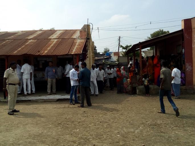 85 percent polling for eleven gram panchayats in Rahata taluka | राहाता तालुक्यात अकरा ग्रामपंचायतीसाठी ८५ टक्के मतदान 85 percent polling for eleven gram panchayats in Rahata taluka | राहाता तालुक्यात अकरा ग्रामपंचायतीसाठी ८५ टक्के मतदान