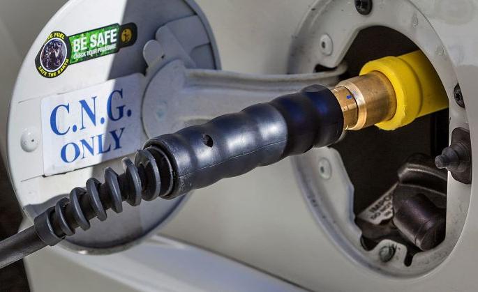 CNG also in line with petrol; Petrol Rs 106 per liter and CNG Rs 114 per kg | सीएनजीदेखील पेट्रोलच्या पंक्तीत; पेट्रोल १०६ रुपये लिटर तर सीएनजी ११४ रुपये किलो CNG also in line with petrol; Petrol Rs 106 per liter and CNG Rs 114 per kg | सीएनजीदेखील पेट्रोलच्या पंक्तीत; पेट्रोल १०६ रुपये लिटर तर सीएनजी ११४ रुपये किलो