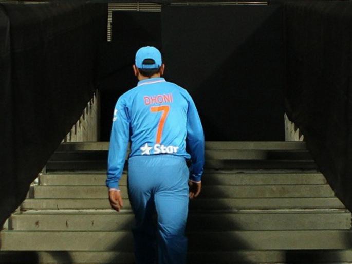 A clear indication of the selection committee that MS Dhoni should retire | धोनीला निवृत्ती घेण्याचे निवड समितीचे स्पष्ट संकेत