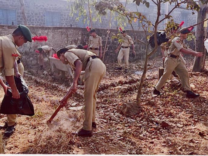 Raising three tons of garbage in the cleaning campaign by keeping social distance | सोशल डिस्टंन्स ठेवून स्वच्छता मोहिमेत तीन टन कचरा उठाव