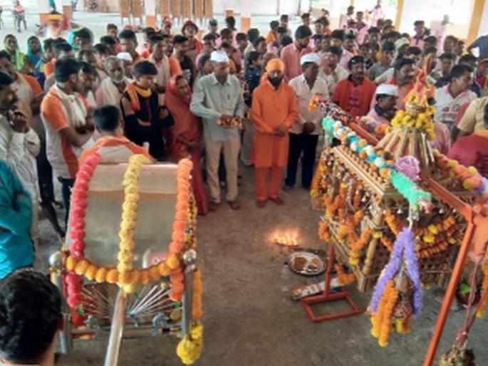 Welcome to Kaware, Pimpalner | कासारे, पिंपळनेर येथे कावड घेवून जाणाऱ्या भाविकांचे स्वागत