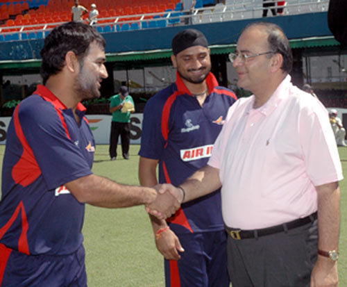 Arun Jaitley: Legal expert, skilled parliamentarian and disaster relief cricketer lover | Arun Jaitley: कायदेतज्ज्ञ, निपुण संसदपटू आणि आपत्ती निवारण करणारा क्रिकेटप्रेमी नेता Arun Jaitley: Legal expert, skilled parliamentarian and disaster relief cricketer lover | Arun Jaitley: कायदेतज्ज्ञ, निपुण संसदपटू आणि आपत्ती निवारण करणारा क्रिकेटप्रेमी नेता