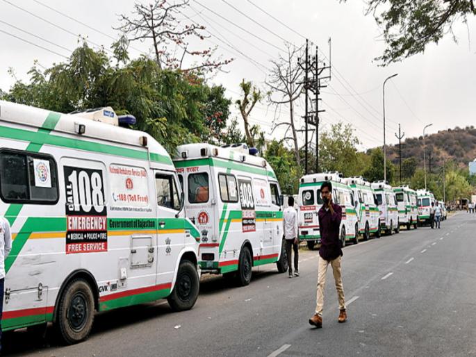 Ambulances arrived late at the scene even though the roads were clear | रस्ते मोकळे असतानाही घटनास्थळी रुग्णवाहिका उशिराच; कोरोनाच्या काळात मानवी संवेदना झाल्या बधीर Ambulances arrived late at the scene even though the roads were clear | रस्ते मोकळे असतानाही घटनास्थळी रुग्णवाहिका उशिराच; कोरोनाच्या काळात मानवी संवेदना झाल्या बधीर