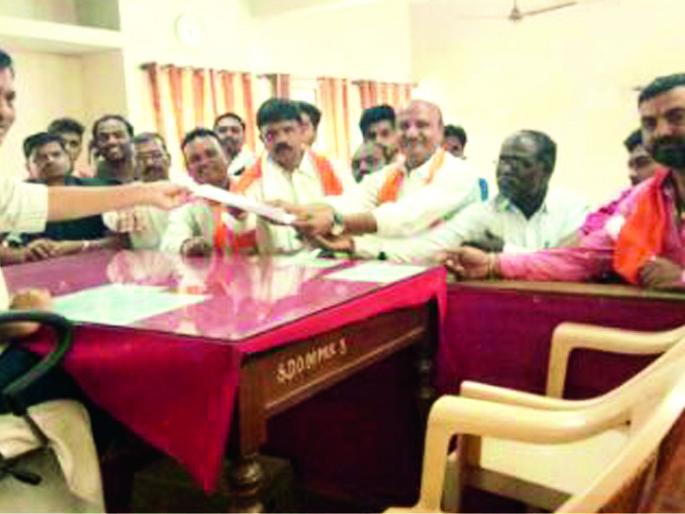 Unemployment crisis on the coastal transport youth | रेतीची वाहतूक करणा-या युवकांवर बेरोजगारीचे संकट Unemployment crisis on the coastal transport youth | रेतीची वाहतूक करणा-या युवकांवर बेरोजगारीचे संकट