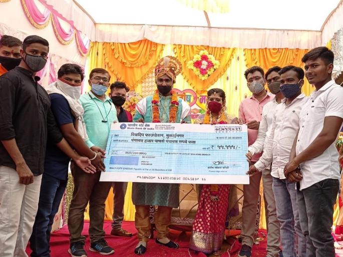 Positive story - landless, hardworking 'Santosh' helps orphans | पॉझिटिव्ह स्टोरी- भूमीहीन, कष्टकरी ‘संतोष’ची अनाथांना सढळ मदत Positive story - landless, hardworking 'Santosh' helps orphans | पॉझिटिव्ह स्टोरी- भूमीहीन, कष्टकरी ‘संतोष’ची अनाथांना सढळ मदत
