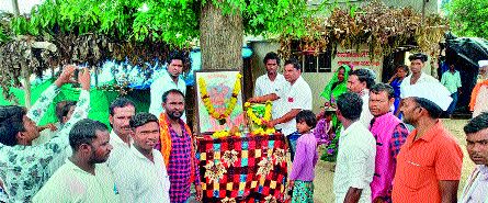 Mother Manuni worships nature, the sun ... | निसर्गाला आई मानुनी, पूजा करतो सूर्याची... Mother Manuni worships nature, the sun ... | निसर्गाला आई मानुनी, पूजा करतो सूर्याची...