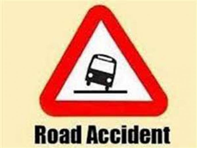 Four killed in accident; Three students dead | अपघातात चार ठार; मृतांत तीन विद्यार्थी