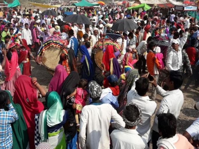  The girl from the bhong-bazaar showed the girl's bait and lured her away | भोंग-या बाजारातून मुलीस लग्नाचे आमिष दाखवून पळविले