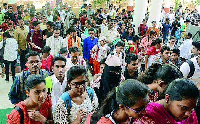 8,406 students gave CET | ८,४०६ विद्यार्थ्यांनी दिली सीईटी