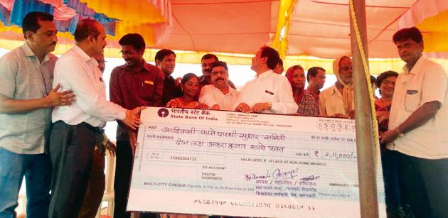 The question mark of the university staff involved the question mark | विद्यापीठ कर्मचाºयांकडून ‘प्रश्नचिन्ह’ची दखल The question mark of the university staff involved the question mark | विद्यापीठ कर्मचाºयांकडून ‘प्रश्नचिन्ह’ची दखल