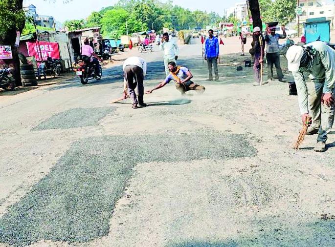 Road Trail; How much will it cost? | रस्त्याची चाळण; किती लावणार ठिगळं?