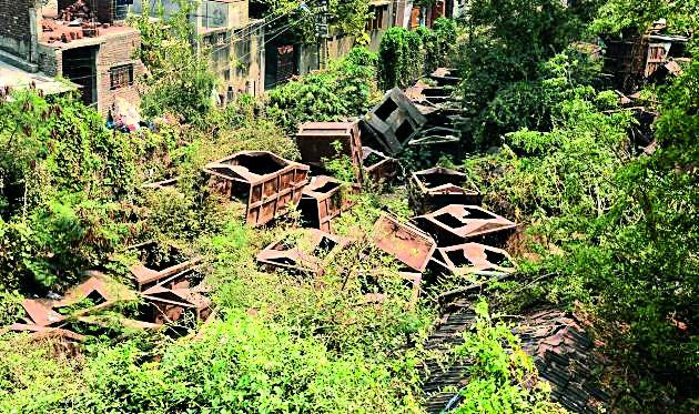 'Golmala' in the scrap | भंगारात ‘गोलमाल’ 'Golmala' in the scrap | भंगारात ‘गोलमाल’