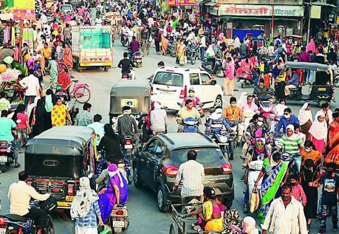 Crowd of Amravati city dwellers; Add to the pollution before Diwali | अमरावती शहरवासीयांच्या गर्दीने केली कोंडी; दिवाळीआधीच प्रदुषणात भर