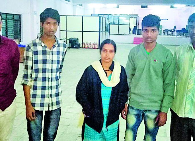 The boy ran away from the boy | आई-वडिलांनी रचला मुलगा पळून गेल्याचा डाव