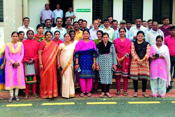 Revenue operation jam in the district | जिल्ह्यातील महसुली कामकाज ठप्प