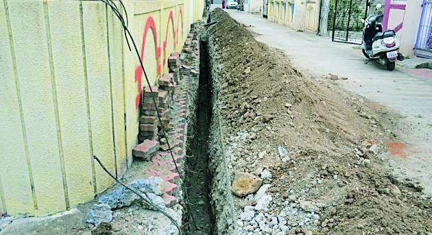 BSNL cable broke in Khodkamat | खोदकामात बीएसएनएलचे केबल तोडले