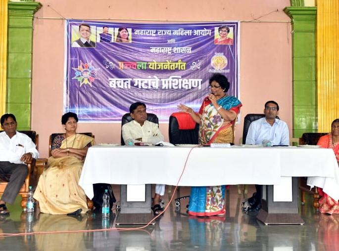 Through the Women's Savings Group, a district is a product of production | महिला बचत गटाच्या माध्यमातून एक जिल्हा एक वस्तूचे उत्पादन Through the Women's Savings Group, a district is a product of production | महिला बचत गटाच्या माध्यमातून एक जिल्हा एक वस्तूचे उत्पादन