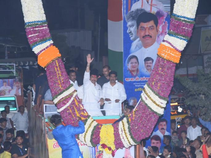 Dhananjay Munde's warm welcome | धनंजय मुंडेंचे कर्मभूमीत जोरदार स्वागत